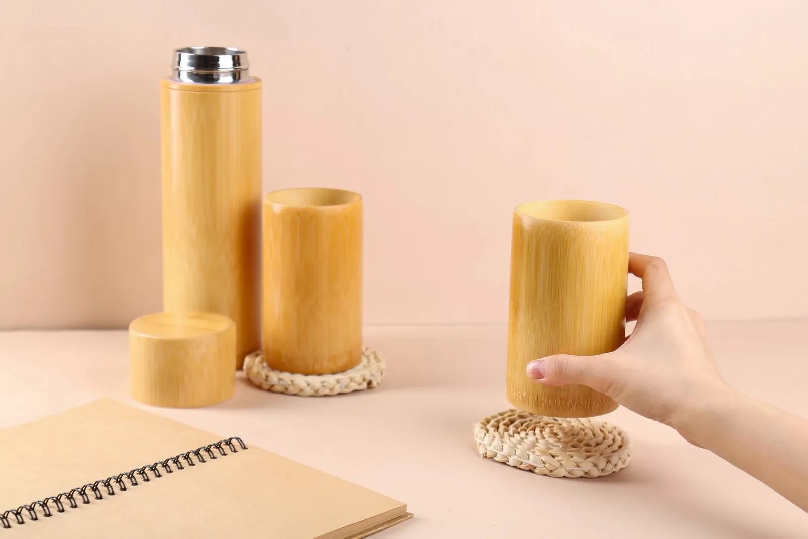 Bình giữ nhiệt vỏ tre nguyên khối